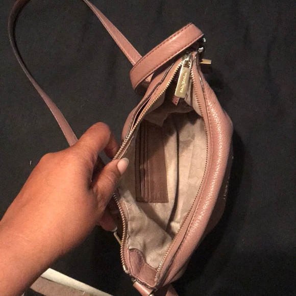 USED— AUTHENTIC MICHEAL KORS DUSTY ROSE CROSSBODY - Picture 7 of 8